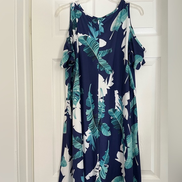 Off-shoulder Pretty Floral Dress - Picture 4 of 5